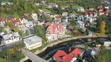 Widok z góry na dom wypoczynkowy Czarda