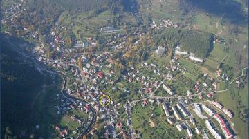 Widok z góry na dom wypoczynkowy Czarda